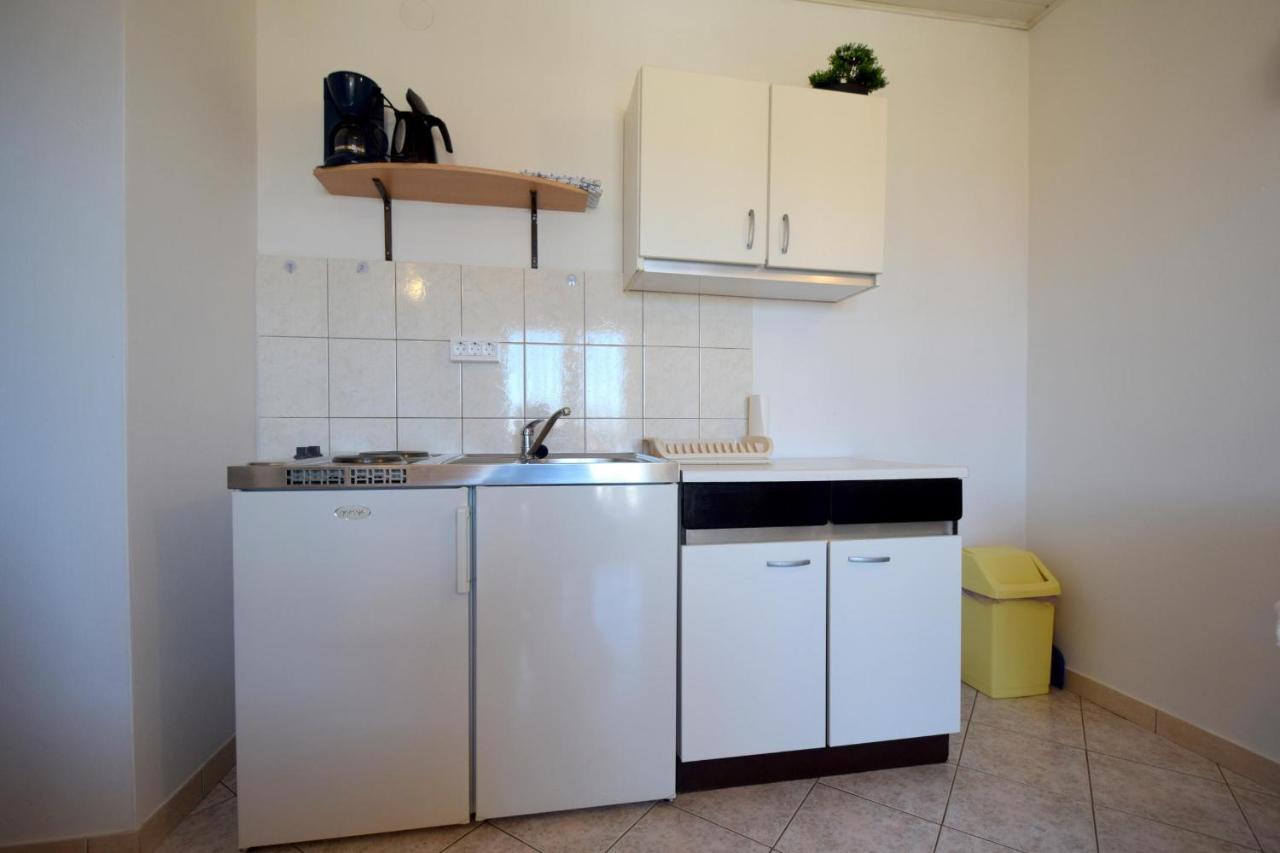 Apartments Marinela Njivice Εξωτερικό φωτογραφία