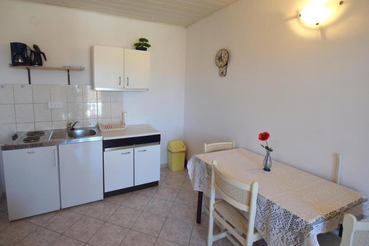 Apartments Marinela Njivice Εξωτερικό φωτογραφία