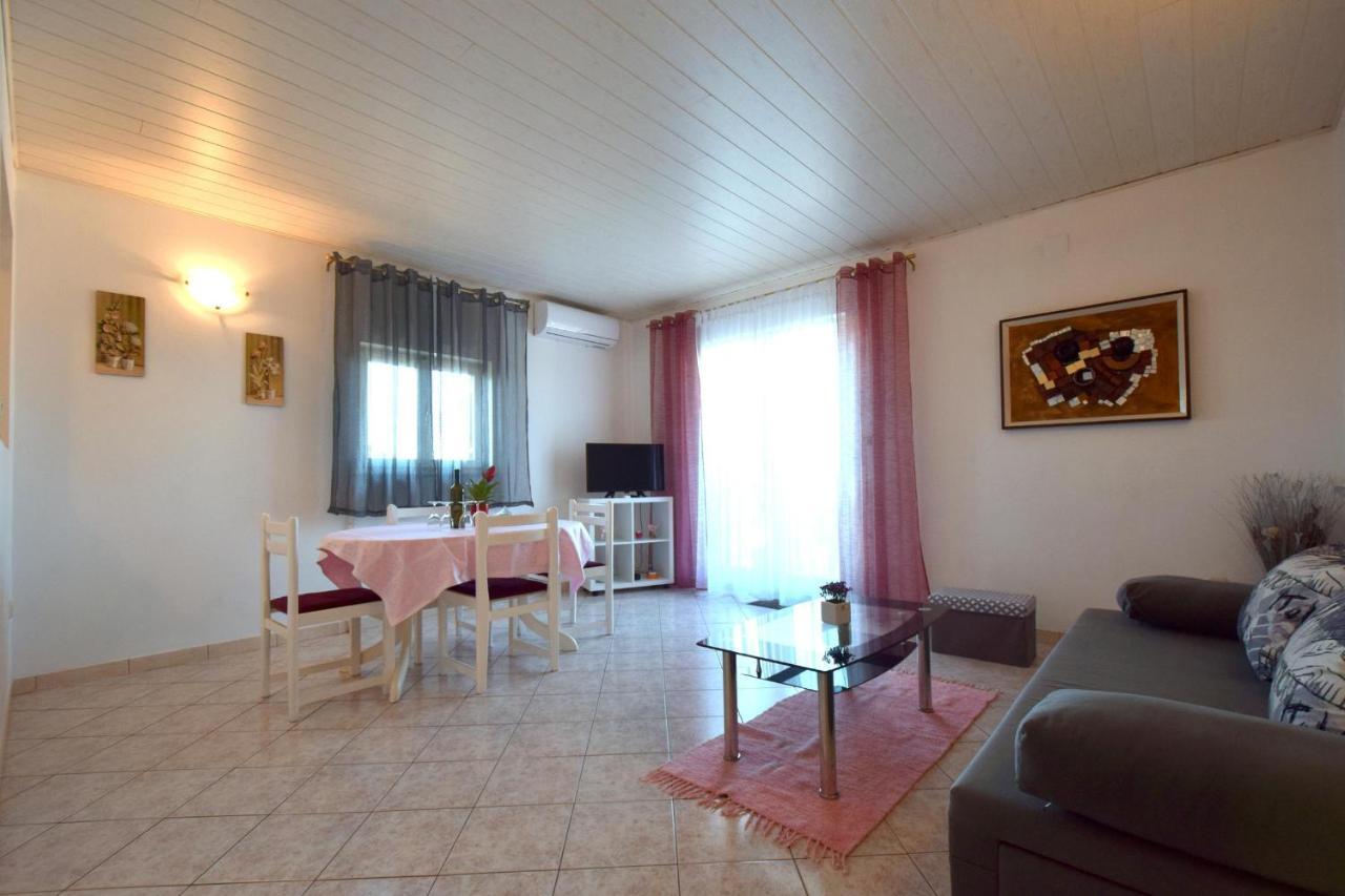 Apartments Marinela Njivice Εξωτερικό φωτογραφία